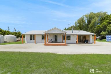 Lifestyle Sold - VIC - Bayles - 3981 - ONE FOR THE HORSE ENTHUSIAST  (Image 2)