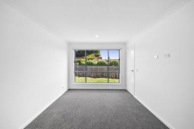 House Leased - VIC - Mount Clear - 3350 - Compact Home In Quiet Area  (Image 2)