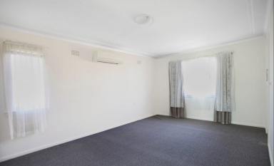 House Leased - NSW - Mount Warrigal - 2528 - LEASED BY RAINE & HORNE KIAMA  (Image 2)