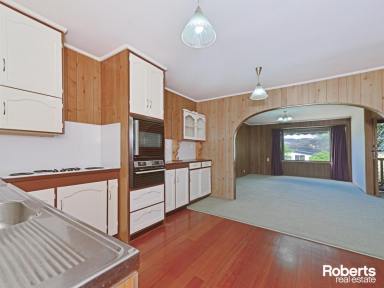 House Sold - TAS - New Norfolk - 7140 - Spacious, Lovely, and Conveniently Located  (Image 2)