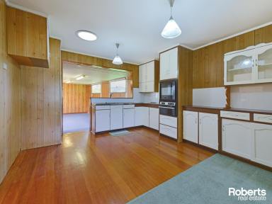 House Sold - TAS - New Norfolk - 7140 - Spacious, Lovely, and Conveniently Located  (Image 2)