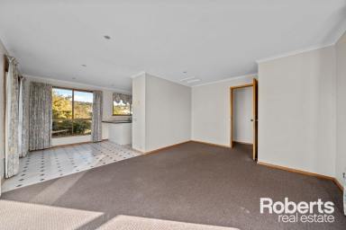 House Leased - TAS - Blackmans Bay - 7052 - Walk to the Beach  (Image 2)