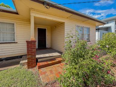 House For Sale - VIC - Kerang - 3579 - AFFORDABLE WEATHERBOARD HOME  (Image 2)