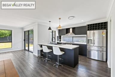 House For Sale - NSW - Bega - 2550 - QUALITY ARCHITECTURAL DESIGNED HOME  (Image 2)