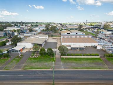 Industrial/Warehouse For Lease - QLD - Wilsonton - 4350 - Impressive Industrial Facility with Warehousing, Showroom and Office  (Image 2)