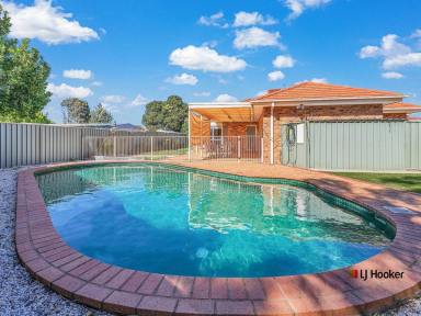 House Sold - NSW - Moama - 2731 - Family home located close to it all and a pool!  (Image 2)