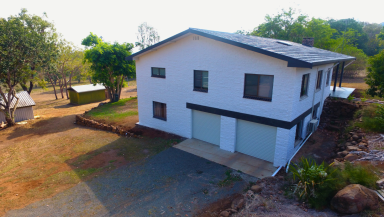 House For Sale - QLD - Gayndah - 4625 - Quality & Value in this beautiful Family Home in Gayndah  (Image 2)