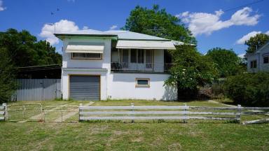 House For Sale - NSW - Moree - 2400 - Webb Avenue Renovator!  (Image 2)