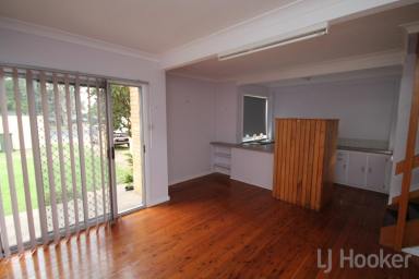 Unit Leased - NSW - Inverell - 2360 - Tidy unit on Albion Hill  (Image 2)
