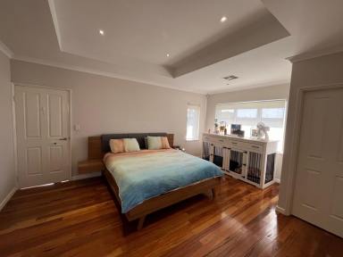 House Leased - WA - Victoria Park - 6100 - FULLY FURNISHED Large house - short term rental from 19 April  (Image 2)