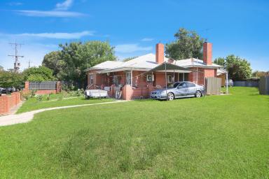 House Sold - VIC - Rutherglen - 3685 - 2 minute walk to main street shopping and dining  (Image 2)