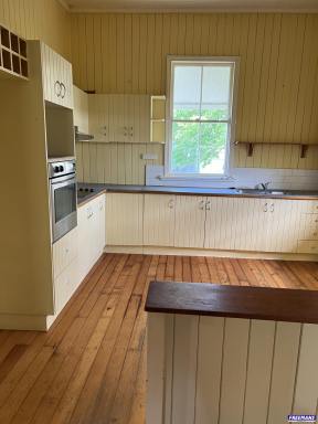 House Leased - QLD - Kingaroy - 4610 - Queenslander close to school, hospital and town  (Image 2)