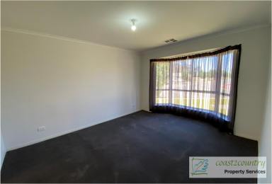 House Leased - SA - Nuriootpa - 5355 - Large Family home located in the Barossa!  (Image 2)