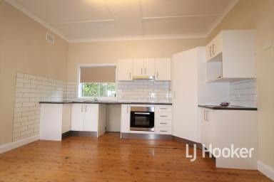House Leased - NSW - Inverell - 2360 - FAMILY HOME WITH TOWN VIEWS  (Image 2)