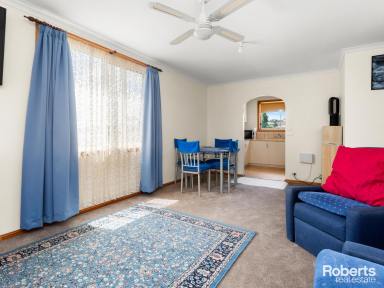 Unit Sold - TAS - Youngtown - 7249 - Immaculate Unit - Youngown  (Image 2)