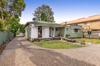 House Sold - QLD - Newtown - 4350 - Large House, Larger Block, Larger Shed!  (Image 2)