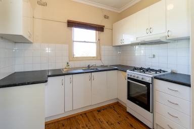 House Leased - NSW - Wagga Wagga - 2650 - QUIET THREE BEDROOM HOME!  (Image 2)