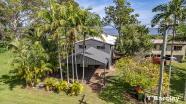 House For Sale - QLD - Lamb Island - 4184 - Modern and Renovated 4 Bed Waterfront Home on Perulpa Drive.  (Image 2)