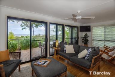 House Sold - QLD - Lamb Island - 4184 - Modern and Renovated 4 Bed Waterfront Home on Perulpa Drive.  (Image 2)