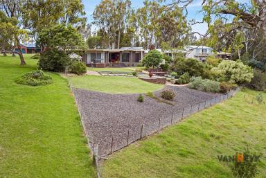 House For Sale - VIC - Bairnsdale - 3875 - Premier Location with Stunning Views  (Image 2)