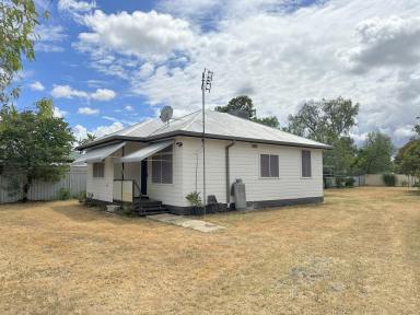 House For Sale - NSW - Moree - 2400 - INVEST OR OCCUPY?  (Image 2)