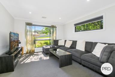 House For Sale - NSW - Thurgoona - 2640 - PERFECTLY PRESENTED IN LEAFY SURROUNDS  (Image 2)