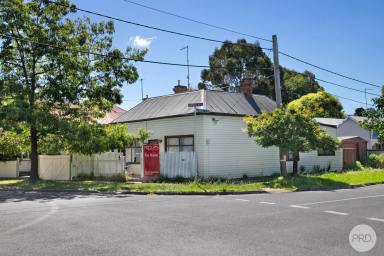 House For Sale - VIC - Ballarat East - 3350 - Potential Potential In Superb Location  (Image 2)