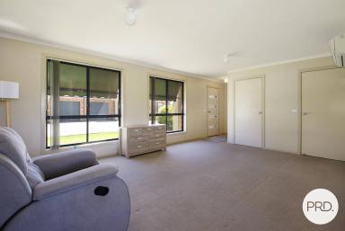 House For Lease - NSW - East Albury - 2640 - COMFORTABLE & CONVENIENT TOWNHOUSE IN EAST ALBURY  (Image 2)