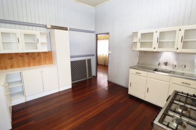 House For Sale - QLD - Childers - 4660 - COLONIAL HOME - 1/4 AC - 2 BED + 2 SLEEPOUTS - 2 BAY SHED  (Image 2)