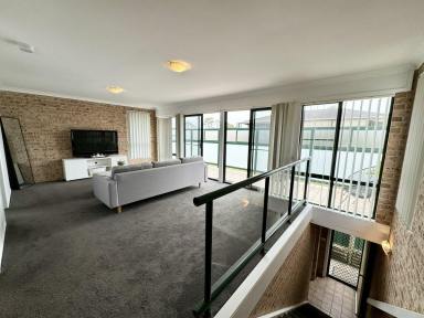 Unit Leased - NSW - Old Bar - 2430 - Refreshed MODERN UNIT IN TOP LOCATION  (Image 2)