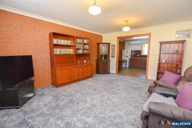 Unit Sold - VIC - Myrtleford - 3737 - Location is everything, and this unit delivers  (Image 2)