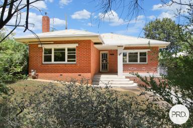 House Sold - NSW - East Albury - 2640 - EAST ALBURY - ICONIC RED BRICK HOME  (Image 2)