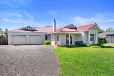 House For Sale - VIC - Elmore - 3558 - EXQUISTITE VICTORIAN-INSPIRED RESIDENCE ON A SPRAWLING 4000m2 BLOCK (Image 2)
