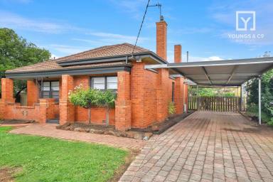 House For Sale - VIC - Shepparton - 3630 - LOCATION & CHARM  (Image 2)