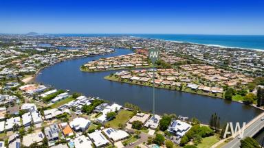 House For Sale - QLD - Kawana Island - 4575 - Waterfront Living is the BEST!  (Image 2)