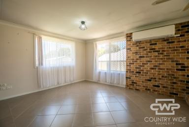 House Leased - NSW - Glen Innes - 2370 - Spacious 4-Bedroom Brick Home with Wood Heater and 3-Bay Garage in Excellent Location  (Image 2)