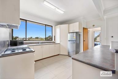 House For Sale - VIC - Ararat - 3377 - Ideal Investment - $375 Weekly Return in a Prime Location!  (Image 2)