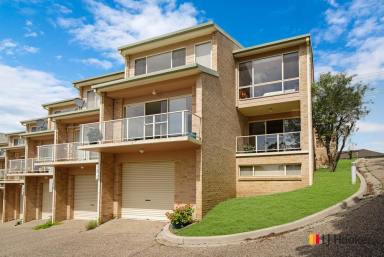 Unit Sold - NSW - Batemans Bay - 2536 - Huge townhouse only 85m to Batemans Bay CBD with room to park the boat!  (Image 2)