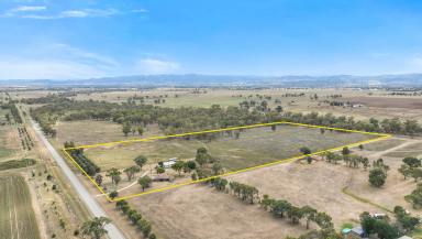 Lifestyle Sold - NSW - Tamworth - 2340 - SMALL ACREAGE ON THE EDGE OF TOWN WITH MASSIVE POTENTIAL  (Image 2)