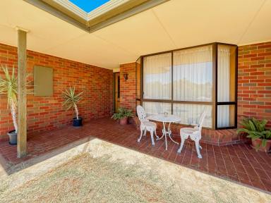 House For Sale - VIC - Boort - 3537 - PERFECTLY PRESENTED & QUALITY BUILT  (Image 2)