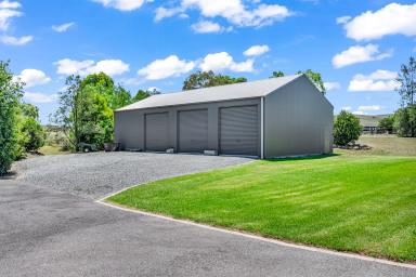 House For Sale - NSW - Singleton - 2330 - Substantial Home on 5 acres only 15 minutes to Lake St Clair & 10 mins to town!  (Image 2)
