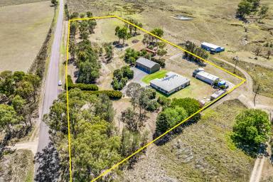House For Sale - NSW - Singleton - 2330 - Substantial Home on 5 acres only 15 minutes to Lake St Clair & 10 mins to town!  (Image 2)