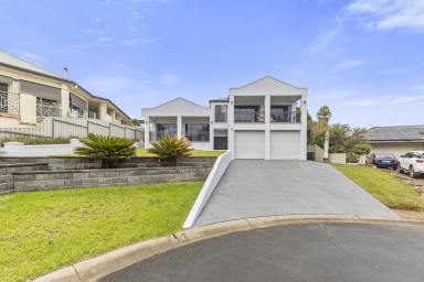 House For Sale - NSW - Tumut - 2720 - Executive Masterpiece  (Image 2)