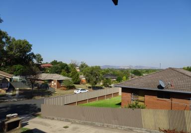 Townhouse Leased - NSW - East Albury - 2640 - 3 BEDROOM TOWNHOUSE CLOSE TO ALBURY CBD  (Image 2)