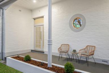 House For Sale - VIC - Bendigo - 3550 - A Glamour in the City!  (Image 2)