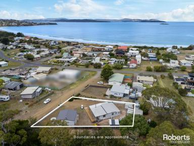House For Sale - TAS - Primrose Sands - 7173 - Peaceful lowset living walking distance to beaches  (Image 2)
