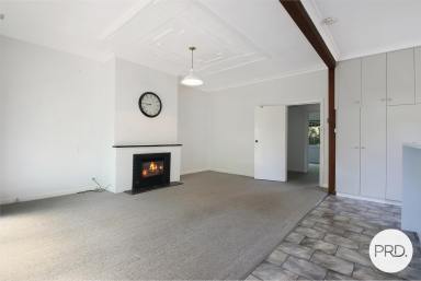 House For Lease - NSW - North Albury - 2640 - THREE BEDROOM HOME WITH LARGE YARD  (Image 2)