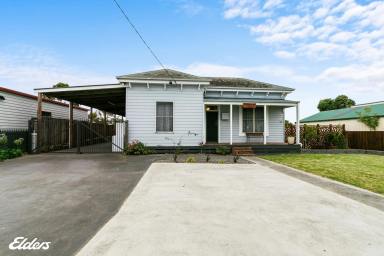 House For Sale - VIC - Port Albert - 3971 - SPACIOUS PERIOD HOME, JUST METRES FROM THE BOAT RAMP  (Image 2)
