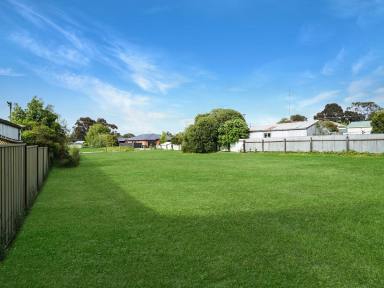 Residential Block For Sale - VIC - Hamilton - 3300 - Immaculate Block in Quiet Court Oasis  (Image 2)