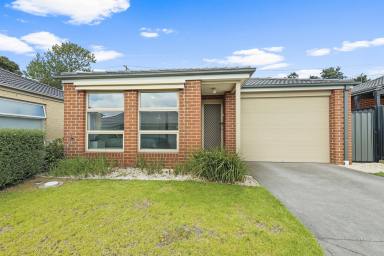 Unit Sold - VIC - Warragul - 3820 - WHEN COMFORT & LOCATION IS EVERYTHING  (Image 2)